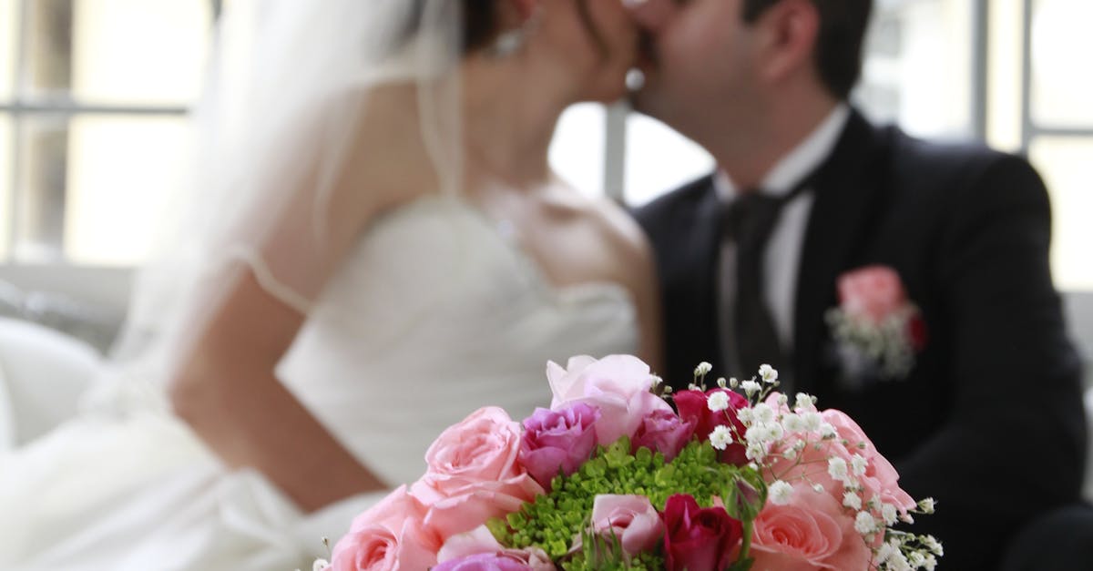 Classic White Bouquets for Timeless Wedding Styles