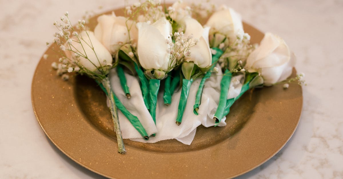 Creating a Beachy Vibe with Coastal Bridal Bouquets