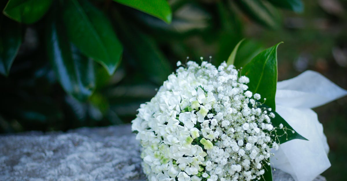 Creative DIY Centrepieces Using Local Flowers