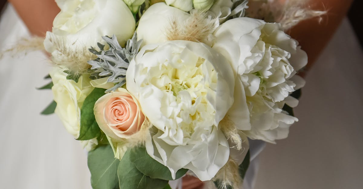 How to Match Your Flower Crown with Bridal Hairstyles