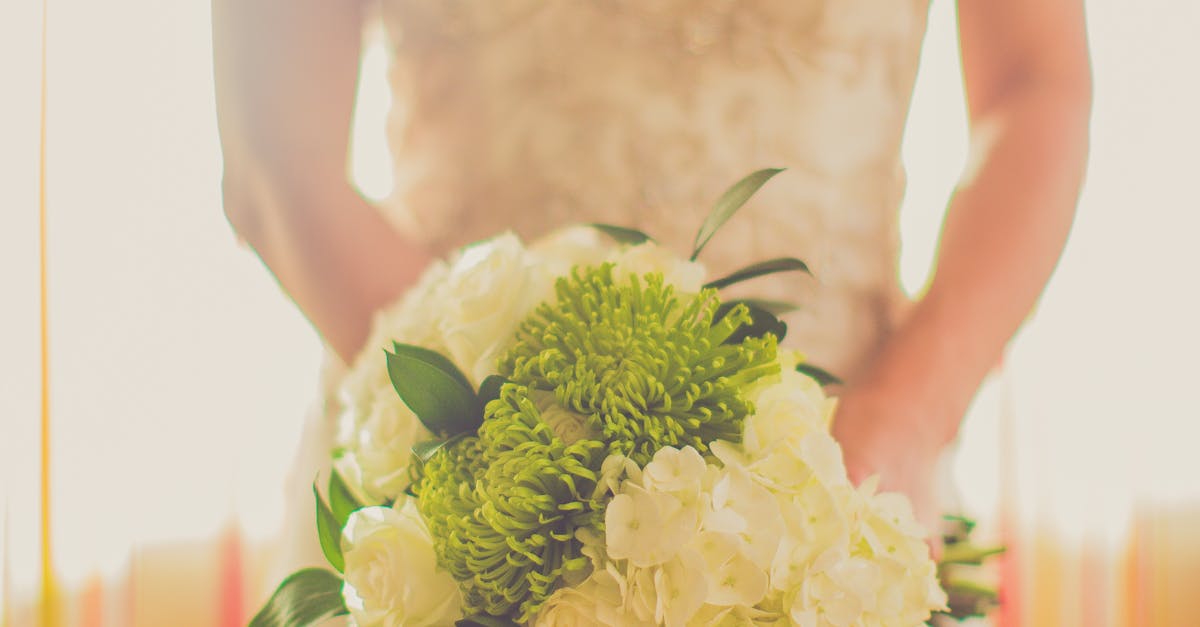 Vibrant Centrepieces: Choosing the Right Colours for Your Wedding